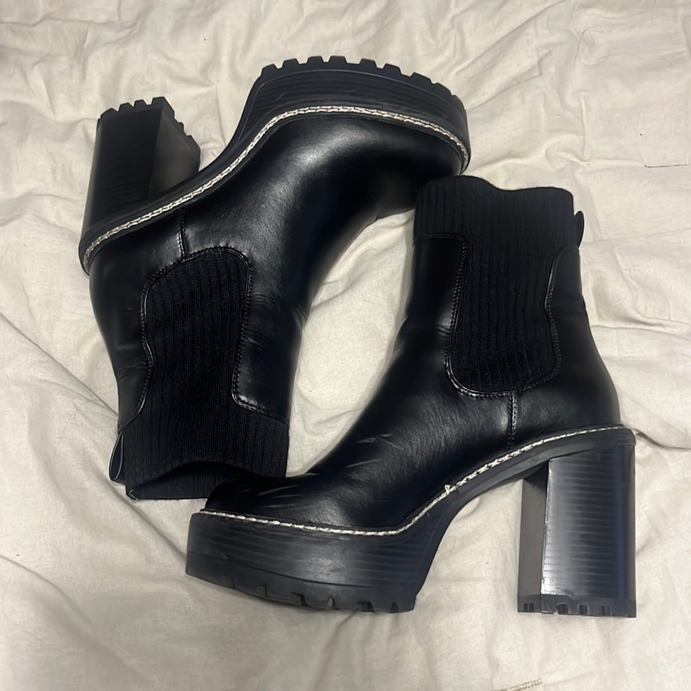 Madden Girl Chelsea boot